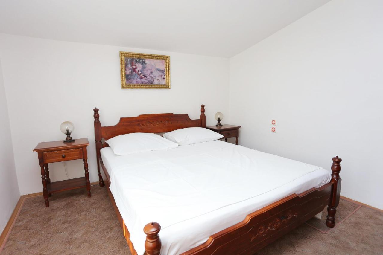 Apartments With A Parking Space Makarska - 9506 Exterior photo